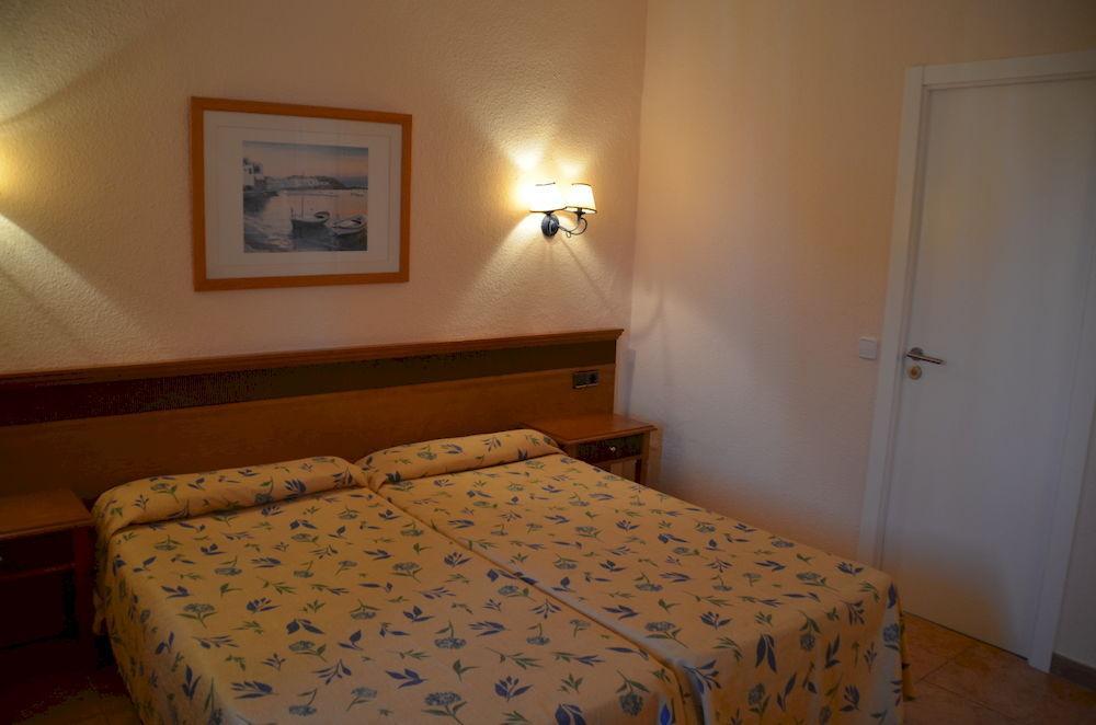 Hostal Neptuno Caces Dış mekan fotoğraf