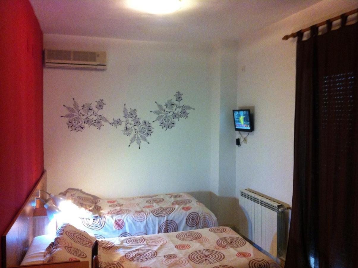 Hostal Neptuno Caces Dış mekan fotoğraf